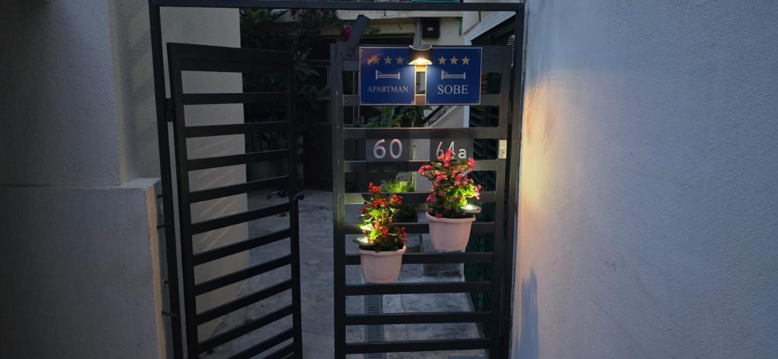 Guest House Varos Split Exterior photo